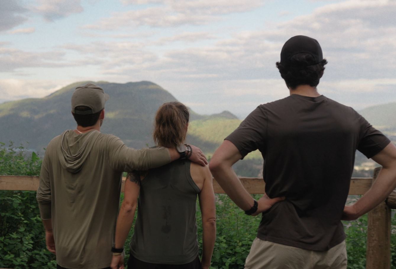 Friends taking in a Chilliwack mountain viewpoint